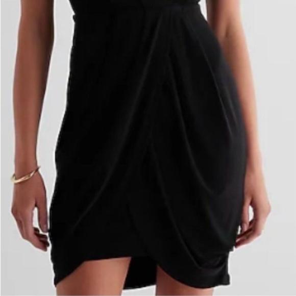 NWT Express V-Neck Faux Wrap Pleated Sheath Dress Black Size L - Picture 3 of 14
